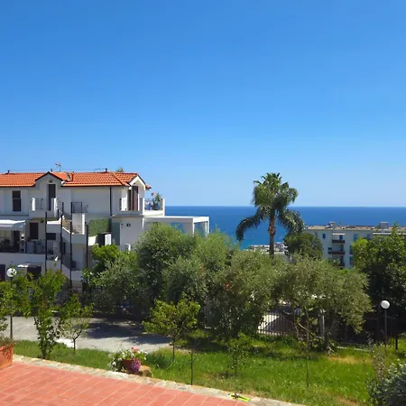 Oasis - Sea View Pool, فيلة سانريمو